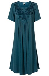 Dunkeltürkises Kleid mit kurzen Ärmeln, Rundhalsausschnitt, besticktem floralem Muster auf Brust und Schultern, locker fallend, knöchellang