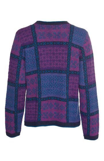 Pullover in Dunkelblau und Dunkelviolett mit geometrischem Karomuster, Rundhalsausschnitt, lange Ärmel, gerade geschnitten, Rückansicht