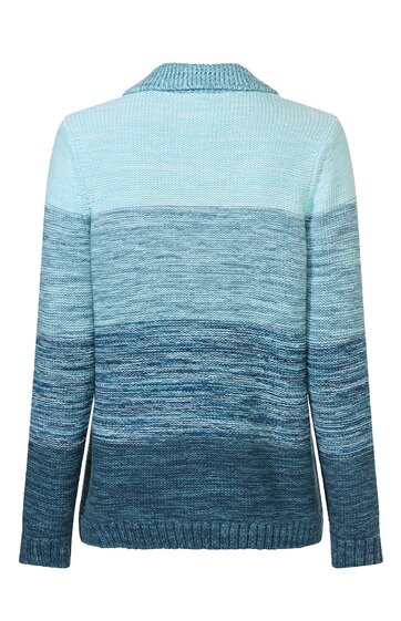Pullover in Blau mit Farbverlauf von Hellblau zu Dunkelblau, Langarm, Rundhalsausschnitt mit leichtem Rollkragen, gerader Saum, strukturierte Strickoptik