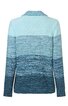 Pullover in Blau mit Farbverlauf von Hellblau zu Dunkelblau, Langarm, Rundhalsausschnitt mit leichtem Rollkragen, gerader Saum, strukturierte Strickoptik