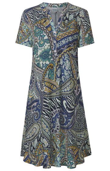 Kleid mit Paisley- und Zebra-Muster in Dunkelblau, Türkis, Weiß und Ocker, V-Ausschnitt mit schmalem Stehkragen, kurze Ärmel, knielang, leicht ausgestellte Form