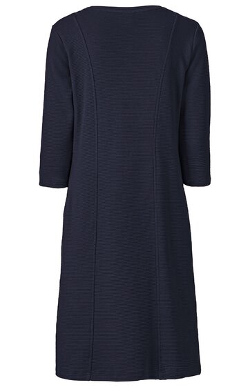 Dunkelblaues Kleid mit 3 4 Ärmeln, gerade geschnittener Rücken, Nahtdetails längs verlaufend, knielang, ohne Muster oder weitere Verzierungen