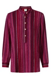 Langärmlige Bluse in Dunkelrot und Rosa, vertikale Streifen, Stehkragen, durchgehende Knopfleiste mit fünf Knöpfen, gerade geschnitten