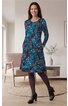 Kleid, dunkelblau mit floralem Muster in Blau- und Türkistönen, langärmlig, knielang, rundhals, ausgestellter Rock, getragen von stehender Frau mit geschlossenen Beinen, seitliche Taschen
