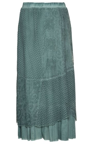 Maxirock in gedämpftem Türkisgrün mit geometrischem und floralem Muster, mehrlagig, asymmetrisch geschnitten, ohne sichtbaren Verschluss