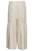 Weite Culotte-Hose in hellbeige, hoher elastischer Bund, gerader Schnitt mit angedeuteten Nähten unterhalb der Knie, knöchellang, ohne Muster oder weitere Details