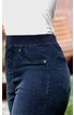Dunkelblaue Damenhose mit hohem elastischem Bund, seitliche Taschen mit Knopfverschluss, enge Passform, getragen von stehender Person in seitlicher Ansicht