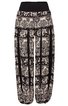 weit geschnittene Hose mit elastischem schwarz-grauem Bund, schwarz-beige mit Elefanten- und Ornamentmuster, enger Abschluss mit Bündchen am Bein, lockere Passform