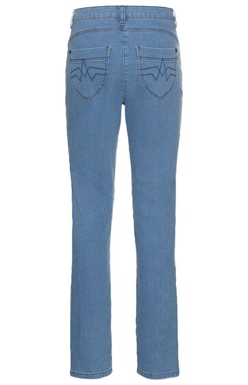 Hellblaue Jeanshose, gerader Schnitt, zwei aufgesetzte Taschen mit Ziernähten auf Rückseite, sichtbare Nahtlinien, normale Bundhöhe
