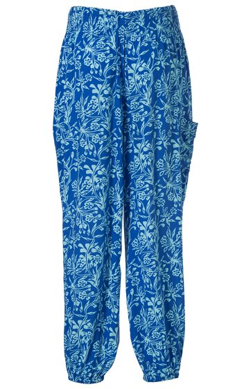 Locker geschnittene Hose in Blau mit hellem Blumenmuster, elastischer Bund und Beinabschluss, seitliche Tasche, gerade geschnitten