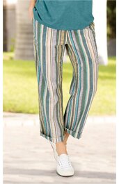 Leichte Hose in Beige, Blau und Grün mit vertikalen Streifen, geradem Schnitt, umgeschlagener Saum, getragen von stehender Person, elastischer Bund