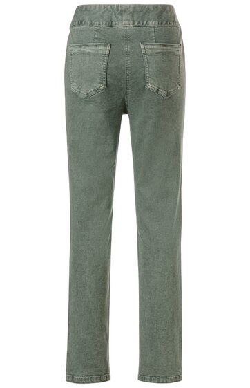 Olivgrüne Hose mit geradem Bein, zwei aufgesetzte Gesäßtaschen, elastischer Bund, nähten am Saum sichtbar, lässiger Schnitt