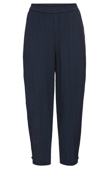 Dunkelblaue, gerade geschnittene Damenhose mit elastischem Bund, leicht verkürzte Länge, schmale Beinenden mit kleinen Schlaufen, geripptes Material