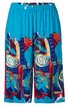 Weite Caprihose in Türkis mit buntem abstraktem Muster in Rot, Gelb, Weiß und Dunkelblau, elastischer Bund, knielang, lockere Form