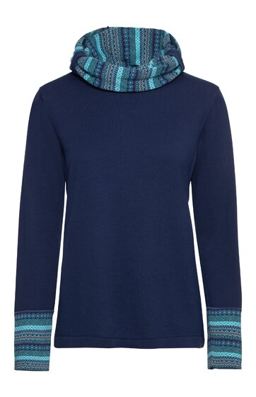 Langärmliges dunkelblaues Damenpullover, Stehkragen mit blau-türkis gestreiftem Muster, gleicher gestreifter Musterbesatz an den Ärmelenden, gerade geschnitten