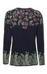 Dunkelblauer Pullover mit floralem Muster in Rot, Weiß und Grün, rundem Halsausschnitt, lange Ärmel, bestickt mit Blumen oben und entlang der Saumkanten