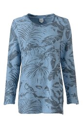 Hellblaues Langarmshirt mit dunkelblauem Blatt- und Blumenmuster, Rundhalsausschnitt, gerade geschnitten, leichter Seitenschlitz unten