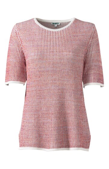 Strickpullover in Hellrot mit weißem Streifenmuster, Rundhalsausschnitt, halblange Ärmel, gerader Saum, weiße Saumabschlüsse an Ärmeln und unterer Kante