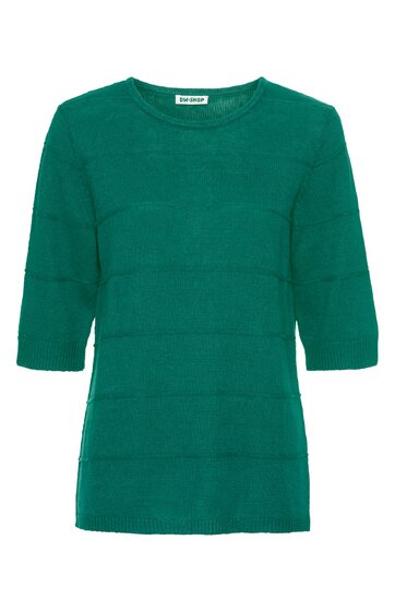 Grüner Pullover, kastiger Schnitt, dreiviertel-lange Ärmel, Rundhalsausschnitt, horizontale Strukturierung im Stoff