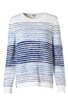Pullover in Weiß mit horizontalen Streifen in verschiedenen Blautönen, Rundhalsausschnitt, lange Ärmel, gerade geschnitten, gerippte Bündchen an Ärmeln und Saum