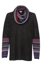 Dunkelgrauer Pullover mit breitem Rundhalsausschnitt, farbige breite Rippenstrickbündchen an den Ärmeln in Rot-, Blau- und Lilatönen mit geometrischem Muster, langer lockerer Schnitt