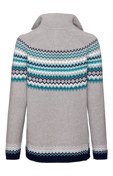 Hellgrauer Strickpullover mit Zickzackmuster in Blau-, Türkis- und Weißtönen, hoher Stehkragen, lange Ärmel, dunkler Bündchenabschluss an Saum und Ärmeln