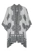 Offen geschnittene weiße Überwurfjacke mit schwarzen, symmetrischen floralen Stickereimustern, weite 3/4-Ärmel, gerade Saumkanten, ohne Verschluss