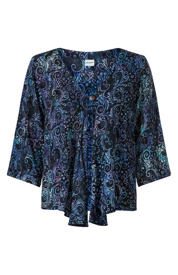 Bluse in dunklem Blau und Schwarz mit Paisley-Muster in Hellblau und Lila, V-Ausschnitt, dreiviertellange Ärmel, locker fallende Passform, asymmetrischer Saum