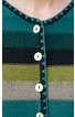 Gestreifte Strickjacke mit horizontalen Streifen in Petrol, Dunkelgrün, Olivgrün, Hellgrau, Petrol, weiße Knöpfe, gezackte schwarze Borte am Rundhalsausschnitt und entlang der Knopfleiste