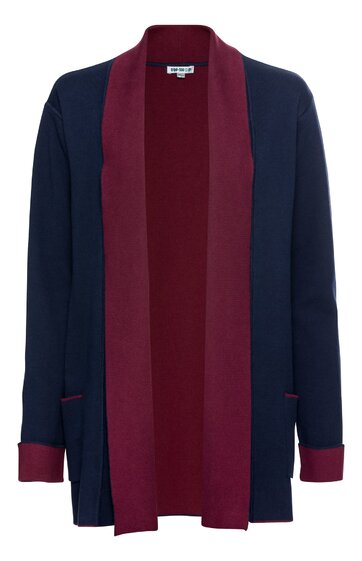Offene Strickjacke, dunkelblau mit weinrotem Einsatz am Kragen und den Ärmeln, lange Ärmel, gerade Form, zwei seitliche Eingrifftaschen