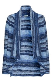 Strickjacke in Blautönen, gestreift mit variierenden Blauschattierungen, offener Schnitt mit breitem Schalkragen, asymmetrischer Saum, langärmelig