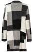 Langärmliger Cardigan in Schwarz, Weiß und Grau mit großflächigem, geometrischem Muster, gerader Schnitt, offener Vorderseite, leicht strukturierte Oberfläche