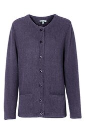 Dunkellila Strickjacke, einfarbig, Rundhalsausschnitt, durchgehende Knopfleiste, lange Ärmel, zwei Eingrifftaschen, gerade geschnitten