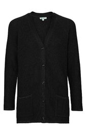 Schwarze Strickjacke, feines Rippmuster, V-Ausschnitt, lange Ärmel, durchgehende Knopfleiste, zwei aufgesetzte Taschen, gerade geschnitten