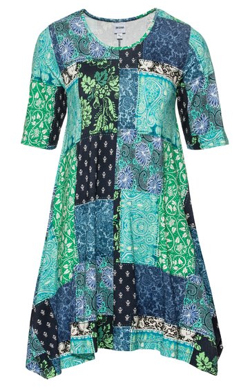 Grünes und blaues Patchwork-Kleid mit kurzen Ärmeln, Rundhalsausschnitt, knieumspielend, asymmetrischer Saum, gemischte Muster mit Paisley und Ornamenten