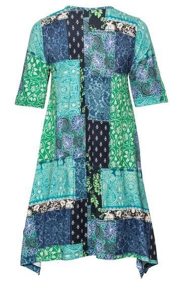 Midikleid in Grün- und Blautönen mit Patchwork-Muster, locker geschnitten, halblange Ärmel, asymmetrischer Saum, Rundhalsausschnitt