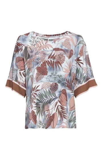 Damenbluse hellgrau mit braunem und grünem Blatt- und Ananasmuster, kurze Ärmel mit braunen Bündchen, rundhals, lockere Passform