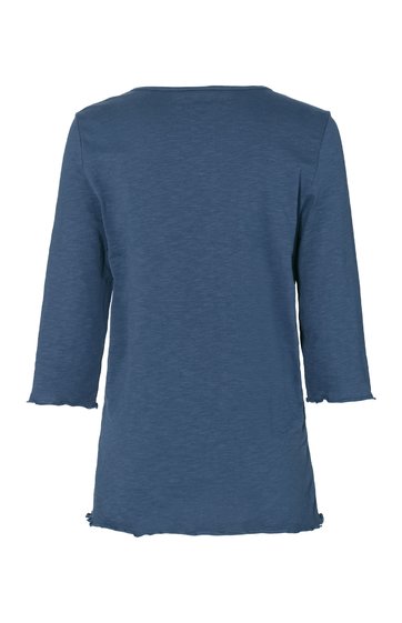 Damenoberteil in mittlerem Blauton, unifarben, Rundhalsausschnitt, dreiviertellange Ärmel, leicht gewellter Saum an Ärmeln und Unterkante