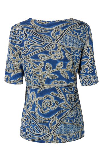 Blaues kurzärmeliges Damenshirt mit beigen floralen und abstrakten Mustern, rundem Halsausschnitt, taillierter Form