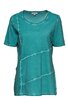 Türkisfarbenes T-Shirt mit rundem Ausschnitt, kurzen Ärmeln, diagonal verlaufenden, helleren Ziernähten, gerade geschnitten