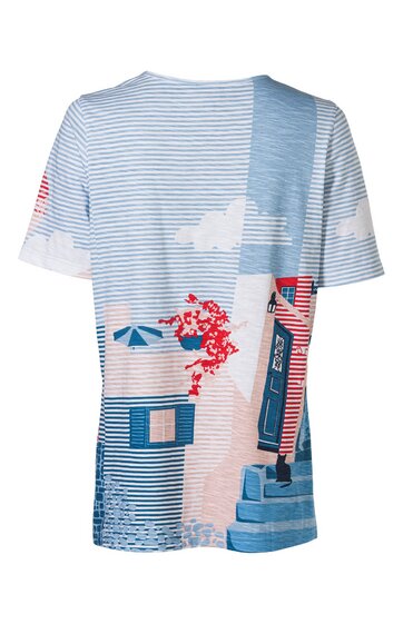 Kurzärmeliges T-Shirt, hellblau mit weißen, dünnen Querstreifen und grafischem Strandmotiv in Blau und Rot, Rundhalsausschnitt, gerade geschnitten, Rückseite mit Sonnenschirm, Strandkorb und Meer-Design
