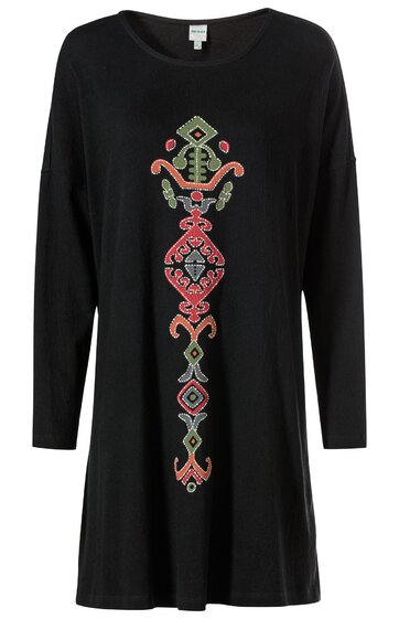 Schwarzes Langarmkleid mit rundem Ausschnitt, mittellang, frontales farbiges geometrisches Muster in Rot, Grün und Blau, gerade geschnitten