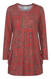 Rotes Kleid mit schwarzen abstrakten Linien und Punkten, Rundhalsausschnitt, lange Ärmel, locker sitzend, seitliche Taschen