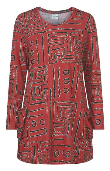 Rotes Kleid mit schwarzen abstrakten Linien und Punkten, Rundhalsausschnitt, lange Ärmel, locker sitzend, seitliche Taschen