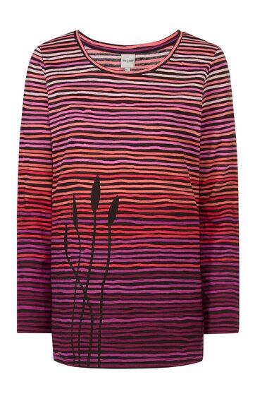 Langärmeliges Shirt in Rot- und Violetttönen mit horizontalen Streifen, abfallender Farbverlauf von Rot oben zu Dunkelviolett unten, schwarze Pflanzenmotive links unten, Rundhalsausschnitt