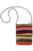 Kleine Umhängetasche mit mehrfarbigen Querstreifen in rot, rosa, schwarz, grün, orange, gelb und blau, rechteckig, Reißverschluss oben, langer weißer Tragegurt
