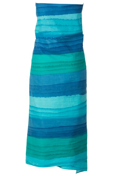 Ärmelloses Maxikleid in verschiedenen Blau- und Türkistönen, gestreift, gerade geschnitten, ohne sichtbare Verschlüsse oder Verzierungen