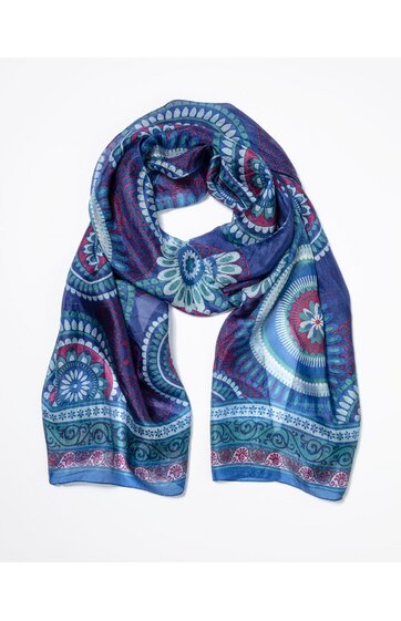 Schal in Blautönen mit rundem, mandalaartigem Muster in Weiß, Türkis, Rosa und Dunkelblau, rechteckig, leicht gekräuselt, mit floralem Bordürendekor am Rand