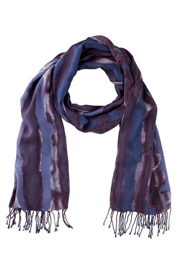 Schal in Blau und Lila mit unregelmäßigen Streifenmuster, länglich, weiche Textur, Fransen an beiden Enden