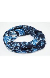 Rundschal marineblau mit weiß-blauem Blumenmuster, locker gelegt, ohne sichtbare Verschlüsse oder weitere Details